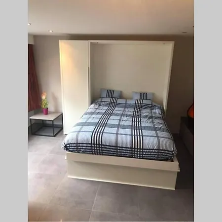 Ellens' Charming Place Center Apartment